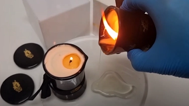 로맨틱한 향과 함께 러브 오일로 변하는 캔들